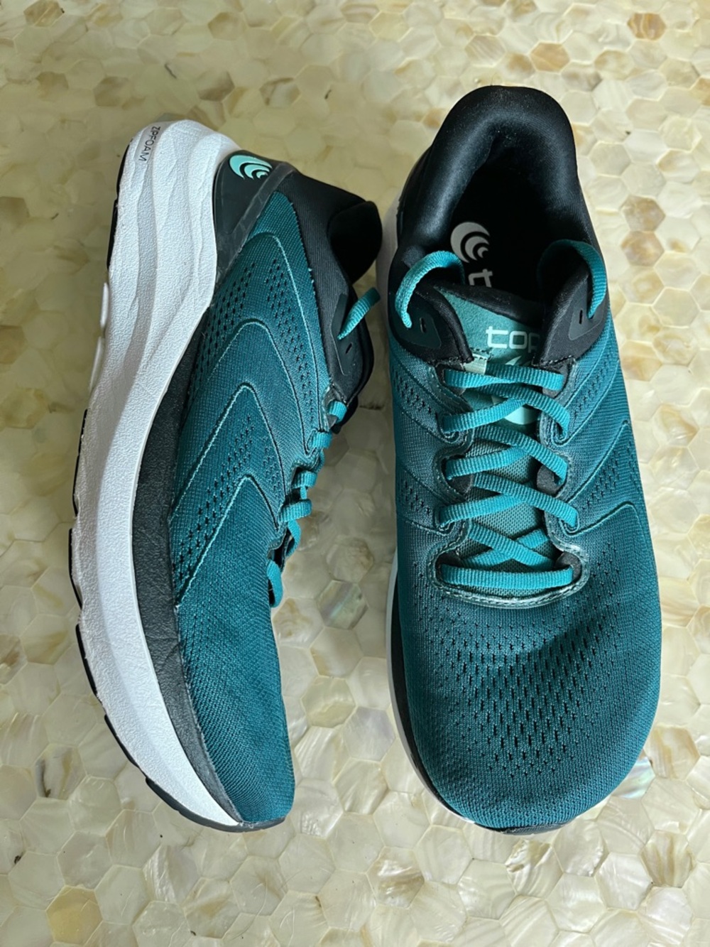 Topo Phantom 2 green running shoes 8.5